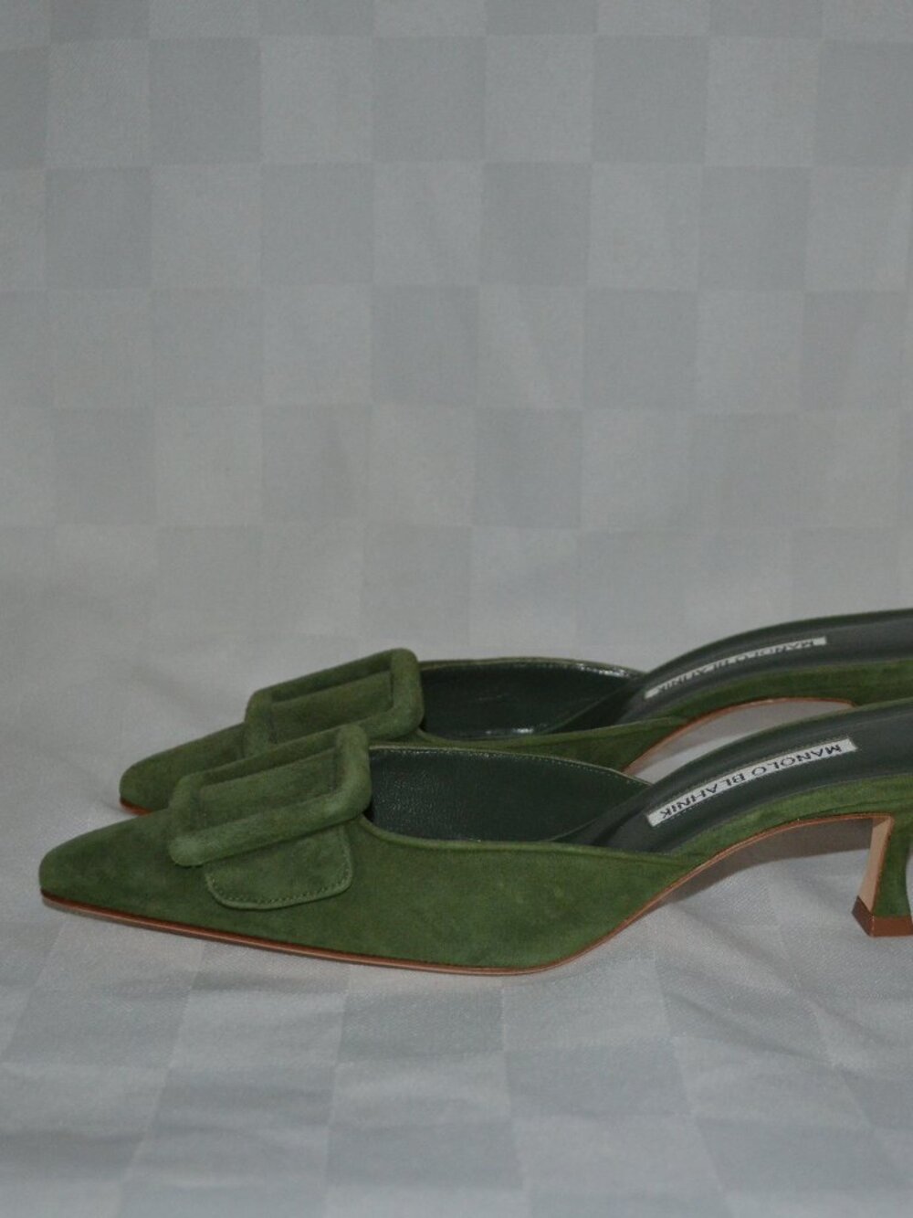 New Sz 37.5 7 Manolo Blahnik Green Suede Maysale Kitten Heel Slides